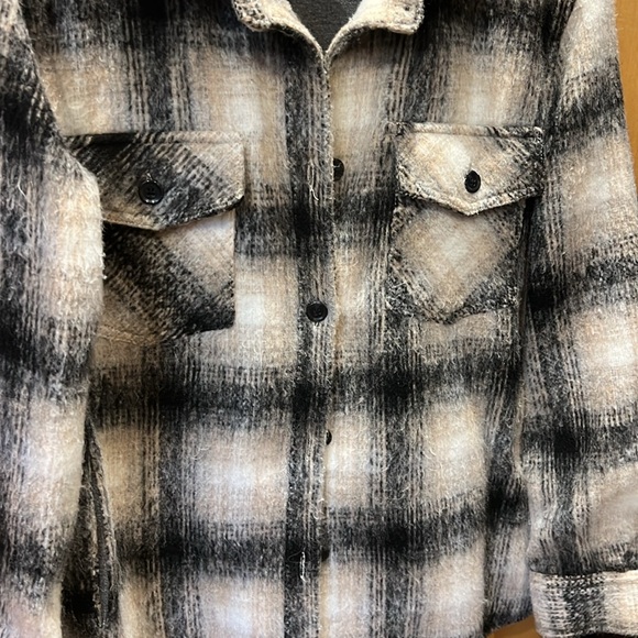 Flannel shacket - Picture 3 of 7